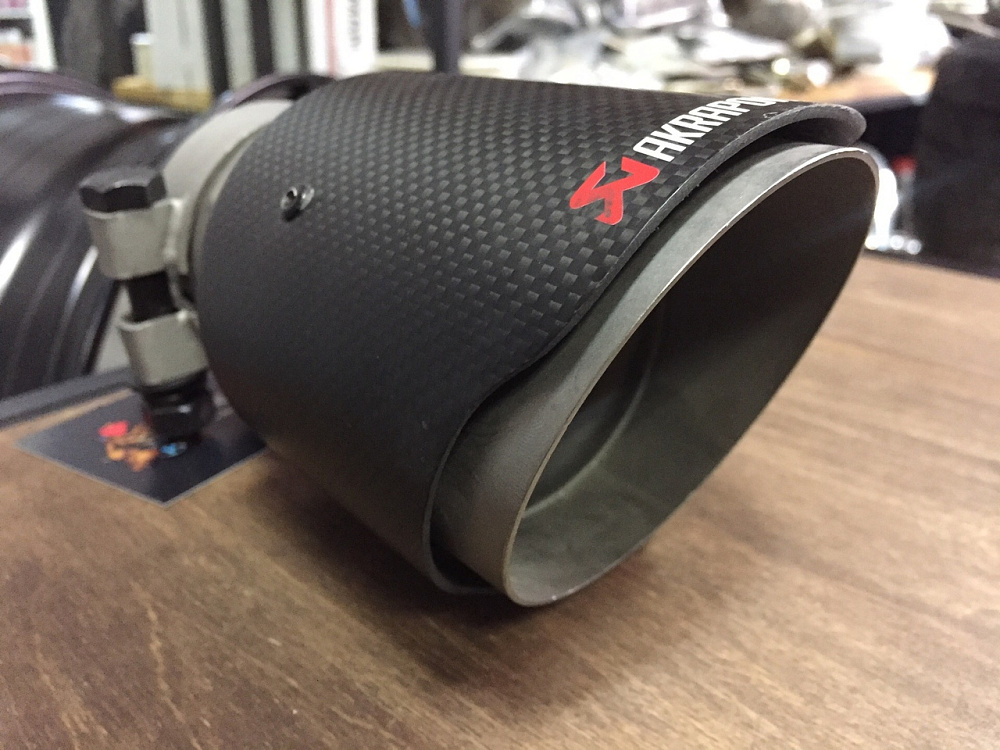 картинка Насадка на глушитель универсальная Akrapovic style 63 - 89 #1 от магазина  StreetTuning