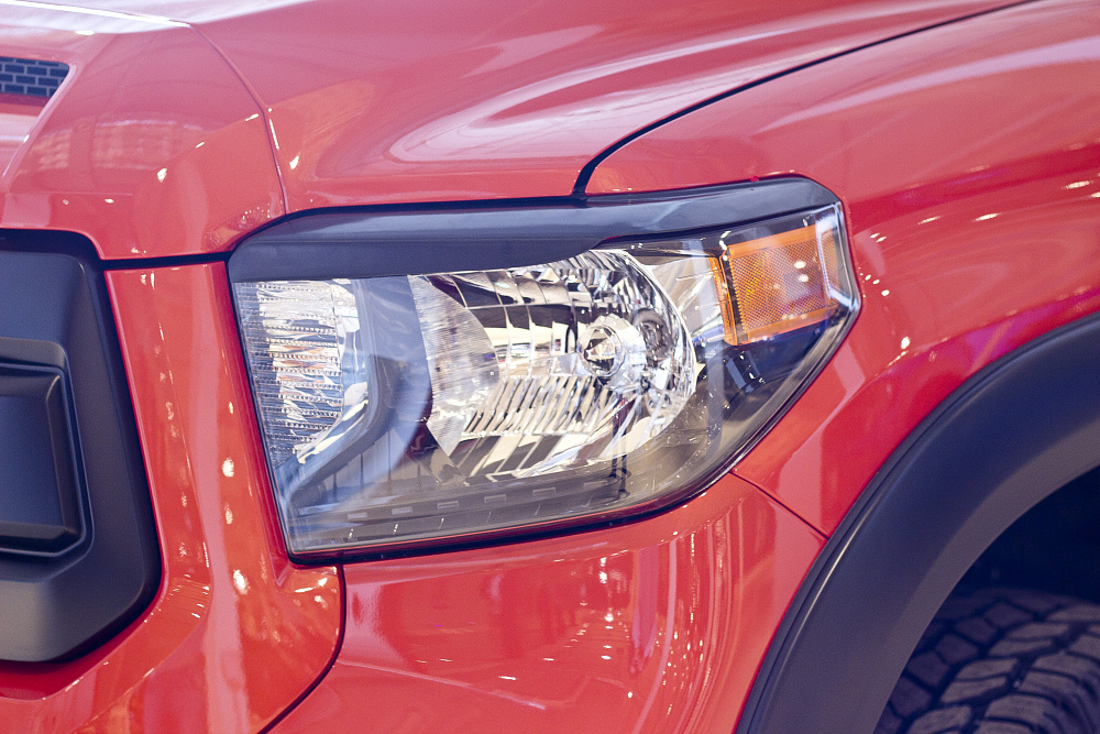 картинка Toyota Tundra 2013-н.в. Накладки на передние фары (реснички) компл.-2 шт. от магазина  StreetTuning