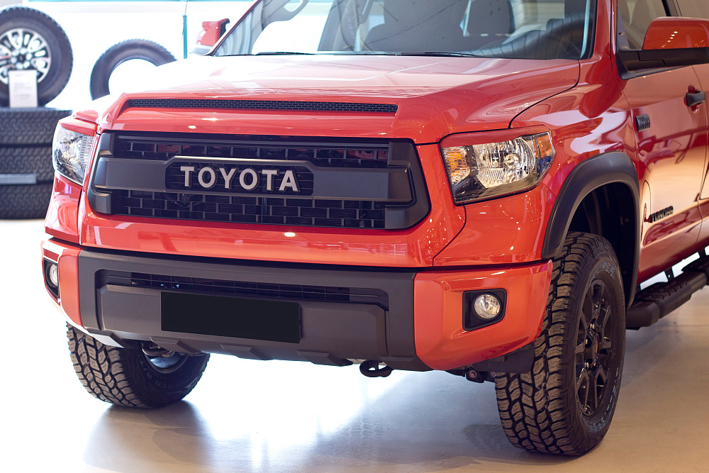 картинка Toyota Tundra 2013-н.в. Накладки на передние фары (реснички) компл.-2 шт. от магазина  StreetTuning