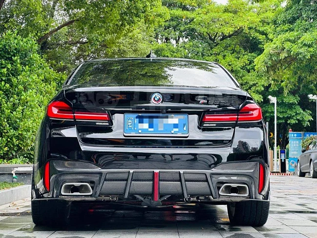 картинка Диффузор на задний бампер для BMW M5 F90 G30 540i M550i магазин  StreetTuning 