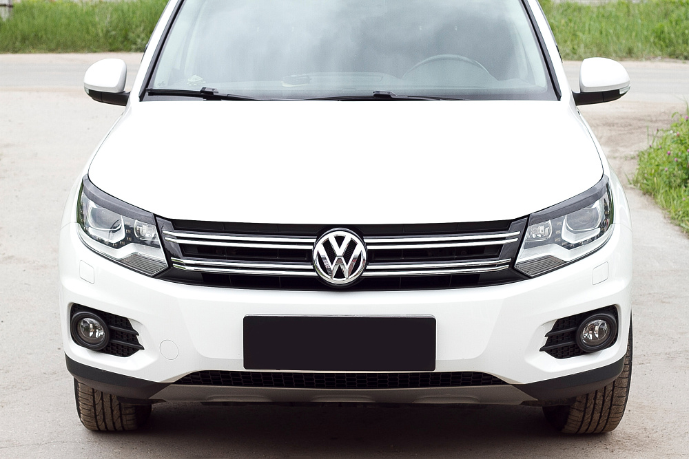 картинка Volkswagen  Tiguan 2011-2015 Накладки на передние фары (реснички) компл.-2 шт. от магазина  StreetTuning