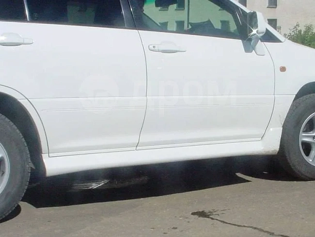 картинка Комплект широких накладок для Toyota Hurrier 10 магазин  StreetTuning 