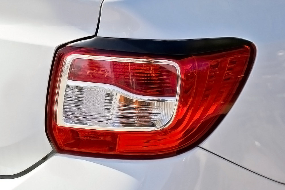 картинка Renault Logan II 2014—н.в. Накладки на задние фонари (реснички) от магазина  StreetTuning