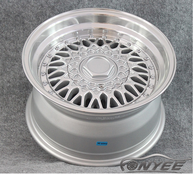 картинка Новые диски BBS RS R15 4X100/114,3 ET20 J7 серебро + полированная полка магазин  StreetTuning 