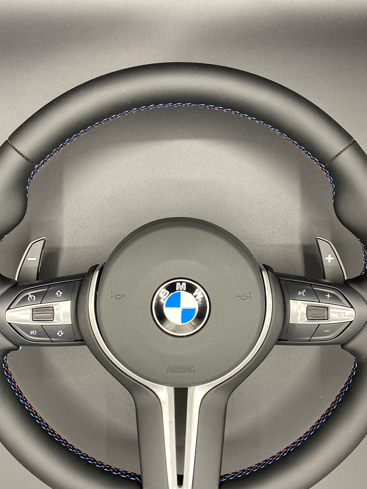 картинка Руль BMW E46/E39/E53/E46 с подушкой в стиле M3 F80, эко-кожа, без подогрева от магазина  StreetTuning