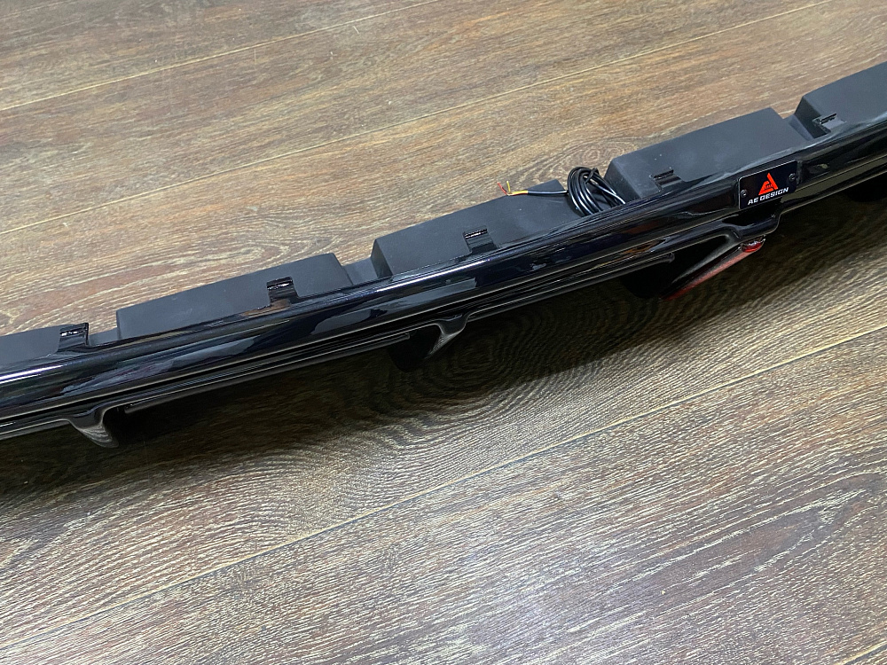 картинка Диффузор на задний бампер для Lixiang L9, черный глянец, с стоп сигнал от магазина  StreetTuning