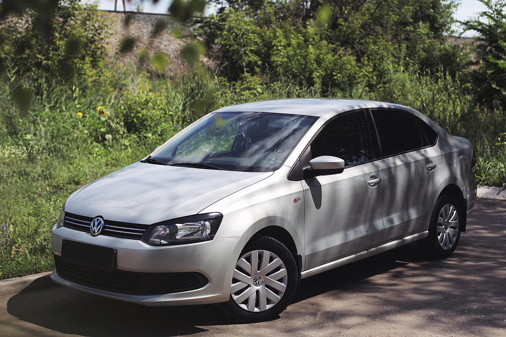 картинка Volkswagen  Polo V 2009—2016 Накладки на передние фары (реснички) компл.-2 шт. Вариант 2 от магазина  StreetTuning
