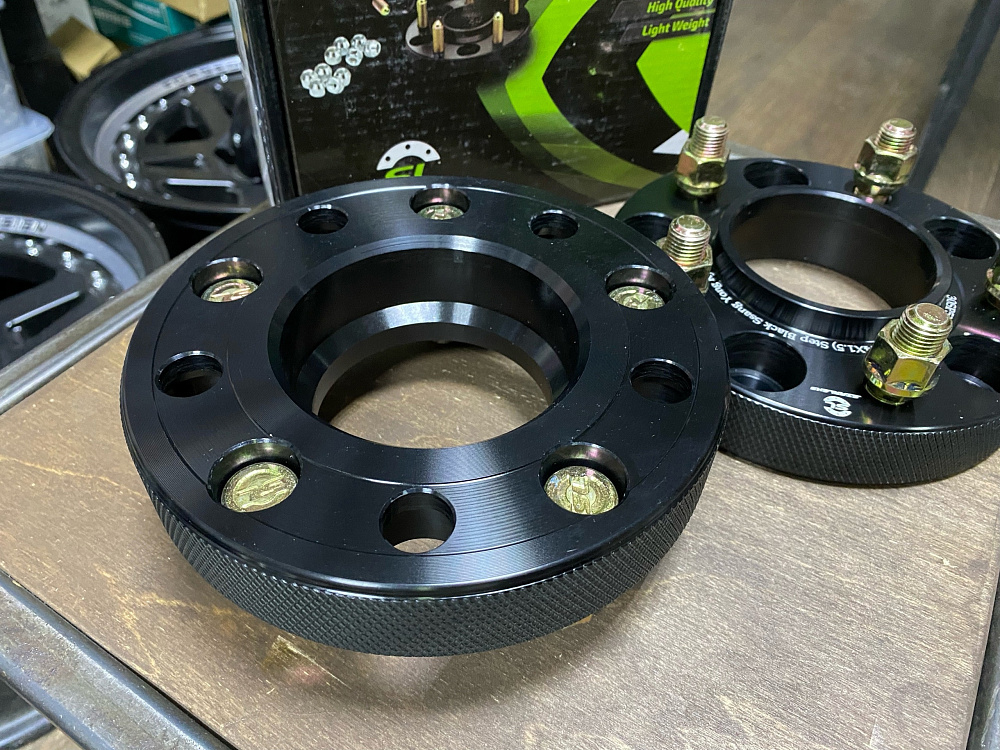 картинка Проставка Starleks 30 мм 5x130 цо 84.1 шпилечная M14x1,5 от магазина  StreetTuning