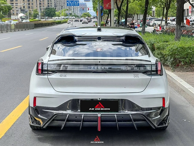 картинка Диффузор на задний бампер для Zeekr 001 магазин  StreetTuning 