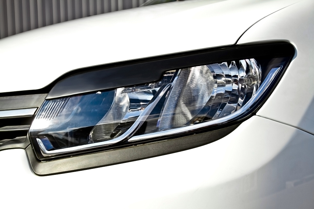картинка Renault Logan II 2014—н.в. Накладки на передние фары (реснички) компл.-2 шт. от магазина  StreetTuning