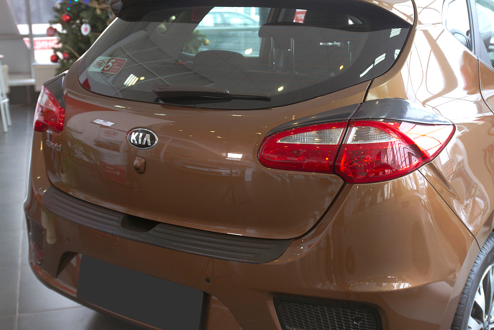 картинка Kia Ceed (хэтчбэк) 2015-н.в. Накладки на задние фонари (реснички) от магазина  StreetTuning