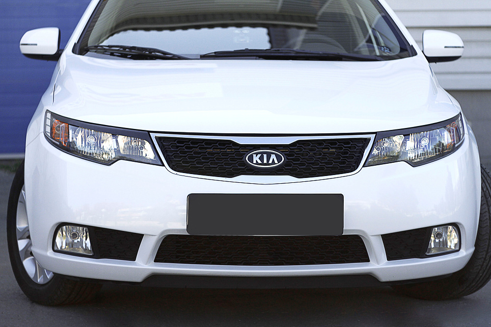 картинка Kia Cerato Forte 2008—2013 Накладки на передние фары (реснички) компл.-2 шт. от магазина  StreetTuning