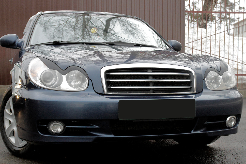 картинка Hyundai Sonata 2002–2009 Накладки на передние фары (реснички) компл.-2 шт. от магазина  StreetTuning